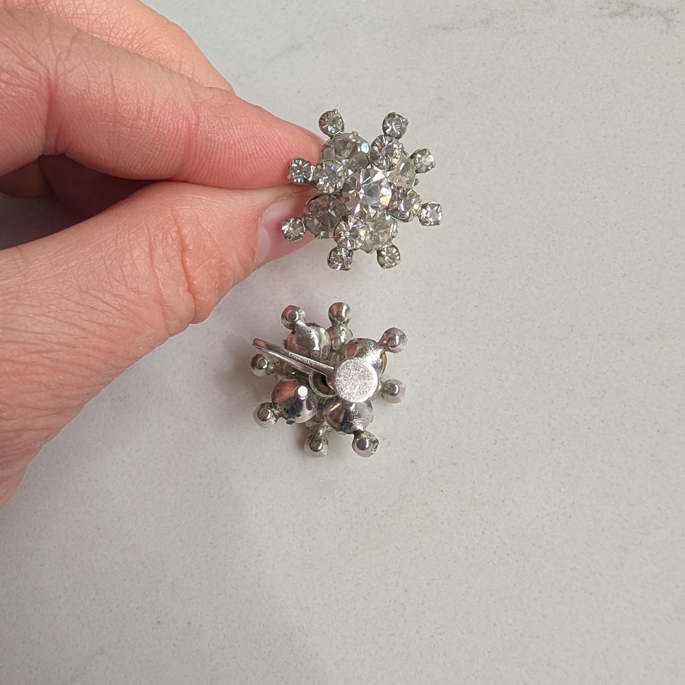 Vintage Screwback Starburst Snowflake Earrings - Picture 9 of 9